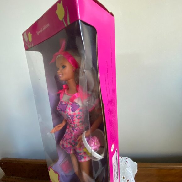 Vintage 90’s Easter Barbie Doll Special Edition 1996 Mattel, New in box - Picture 4 of 9